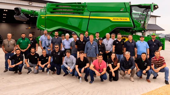 Colheitadeira X9: Grupo Ampessan visita fábrica da John Deere nos EUA