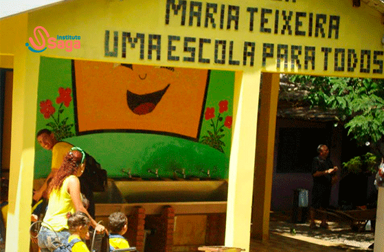 Escola rural com a inclusão de crianças, jovens e adultos.