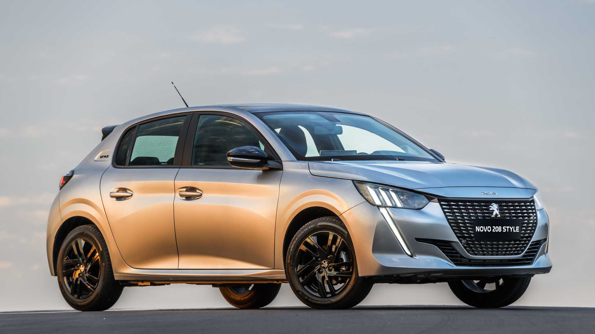 Peugeot tem crescimento expressivo de vendas em 2022 e 208 é o principal motivo