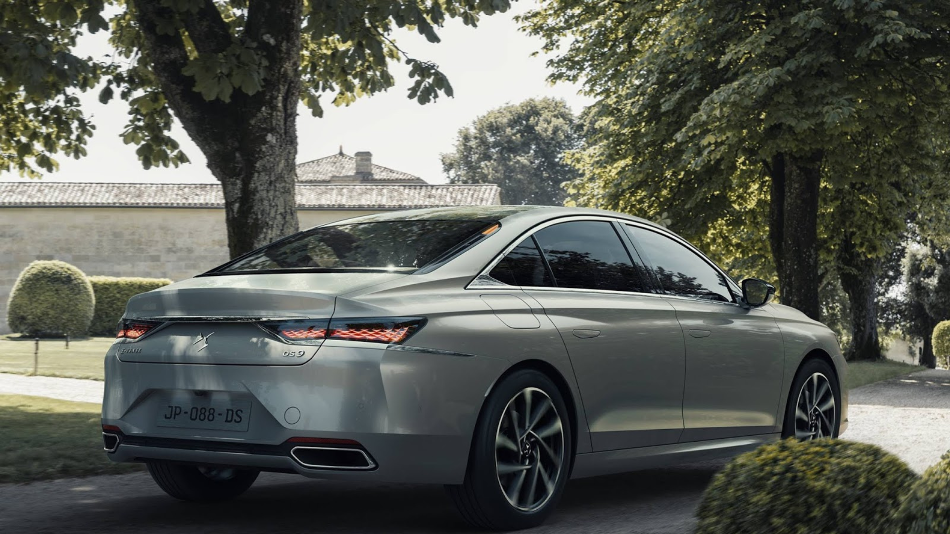 DS9 E-TENSE: Primeiro sedã de luxo da divisão premium da PSA com motorização híbrida plug-in