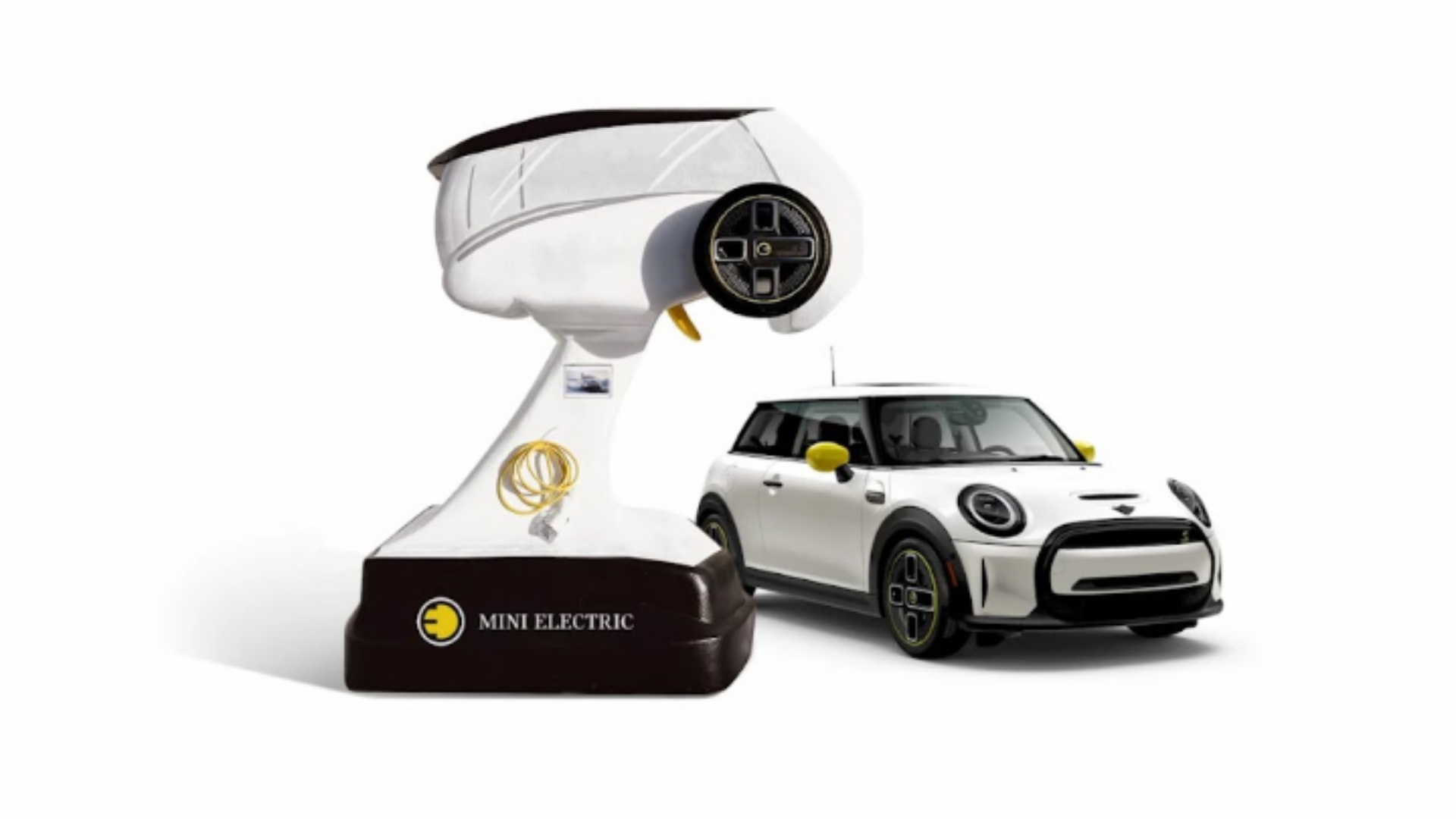 Mini cria carregador de elétricos em forma de controle de carrinho remoto