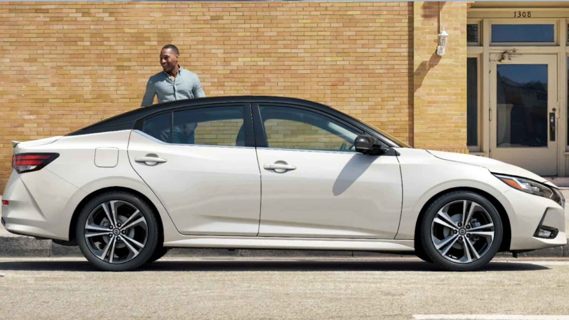 Novo Nissan Sentra 2023 a partir de R$ 143.490 na vista do Corolla