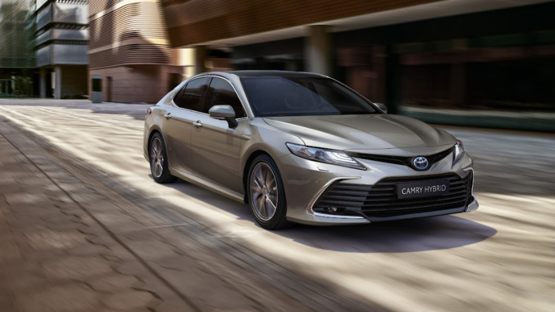 Toyota Camry 2023 chega ao Brasil com motor híbrido