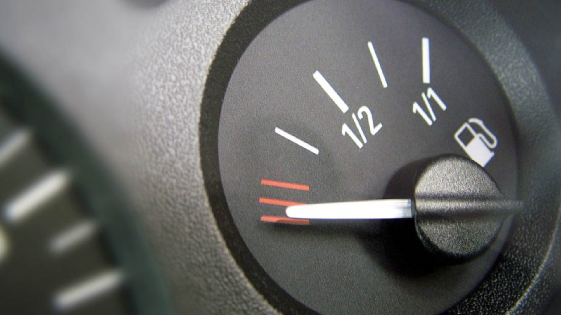 Por que não devo rodar com o combustível na reserva?