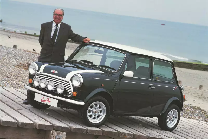 Mini Celebra 100 Anos de John Cooper: o visionário que transformou o mundo automotivo