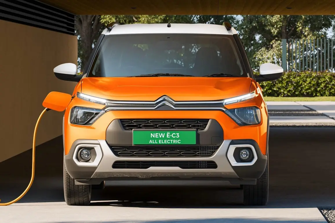 Eletrificado e pronto para a briga: Citroën eC3 é apresentado e poderá vir ao Brasil