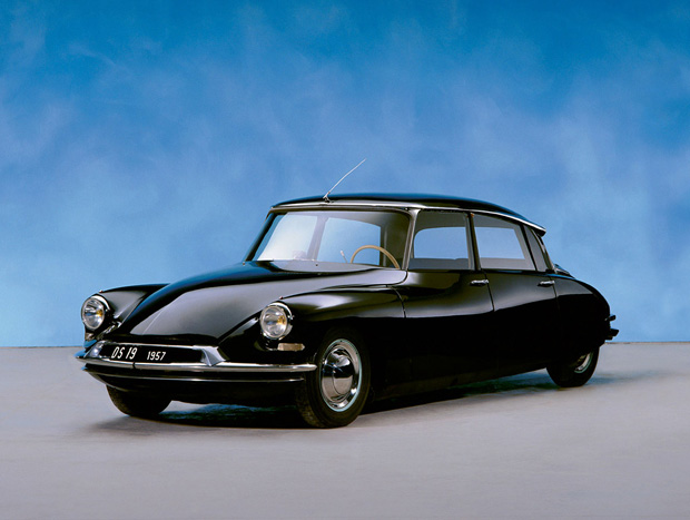 Clássico Citroën DS: O ícone do design automotivo dos anos 50