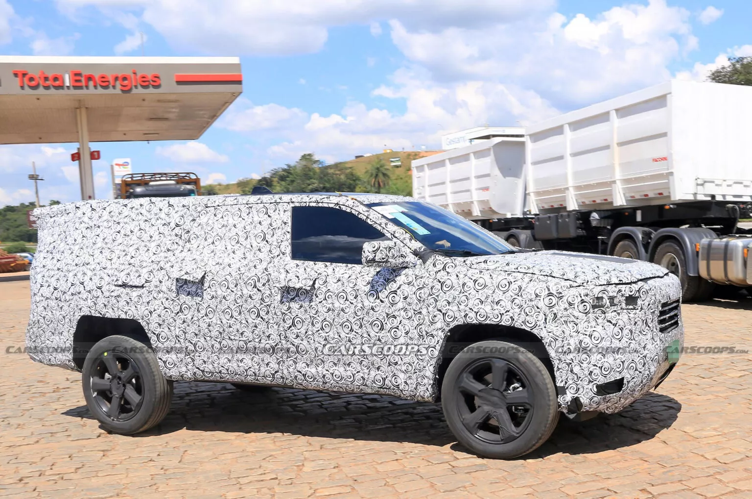 Flagra revela a nova picape média da RAM com visual final