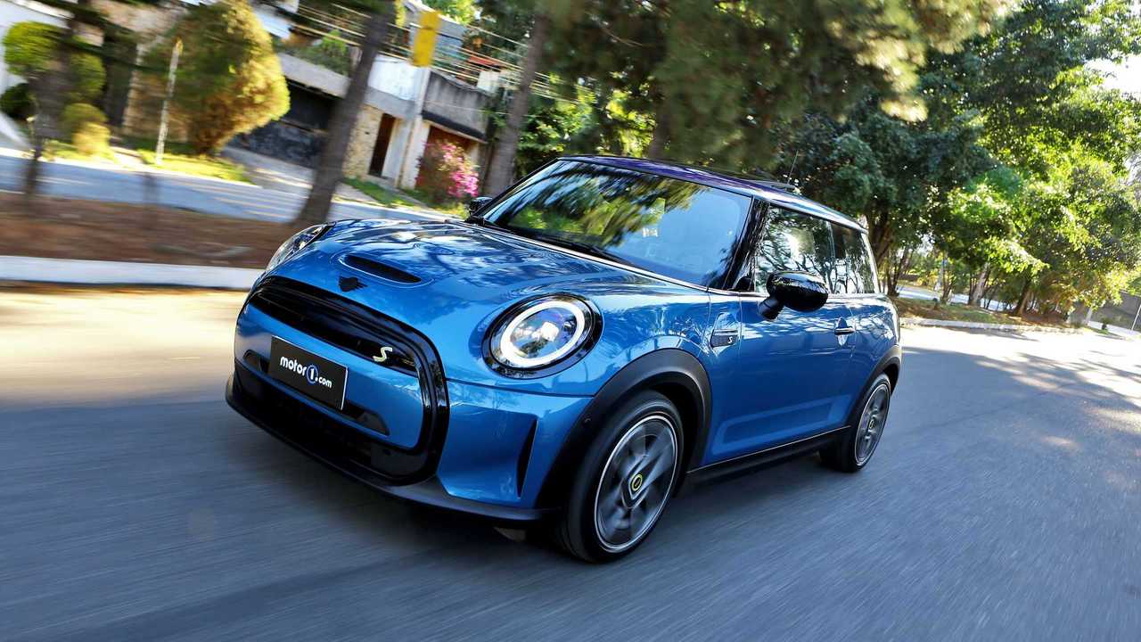 Mini bate recorde de vendas de carros eletrificados no Brasil