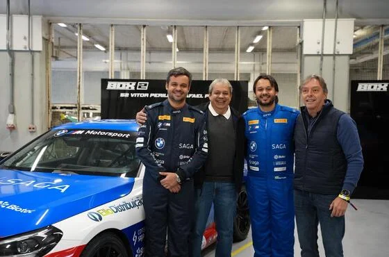 Vitor Perillo vence em Interlagos e lidera BMW M2 Cup