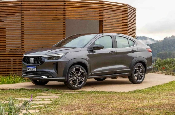 Fiat Fastback Turbo: veja desempenho e espaço do SUV cupê
