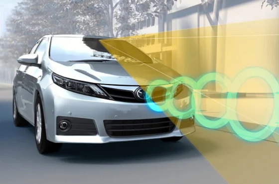Controle Adaptativo e Assistente de Pré-Colisão Toyota