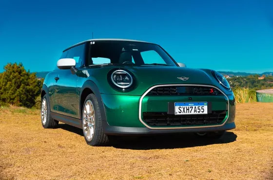 MINI Hatch 5 Portas: Estilo e Tecnologia Premium