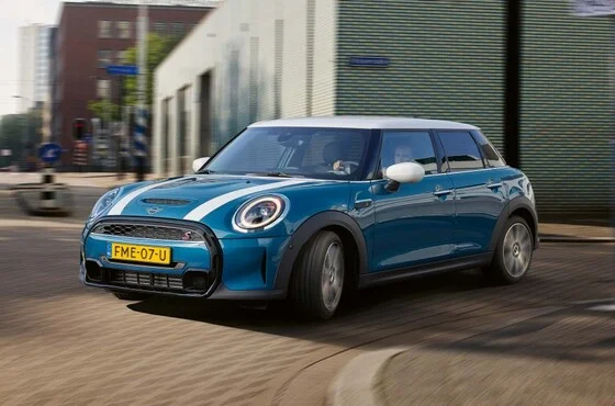 MINI Hatch 5 Portas: Estilo e Tecnologia Premium