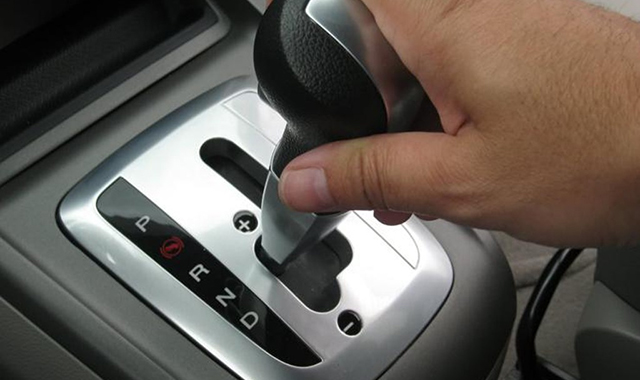 Saga? Aprenda a dirigir um carro automático