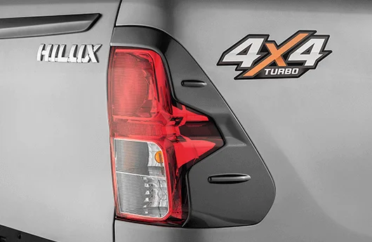 SRX Plus AT 2026 - Aplique cinza brilhante da lanterna