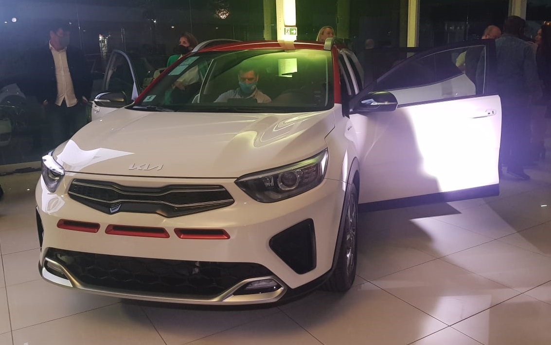 Sun Motors lança novo SUV híbrido e estreia a nova logomarca