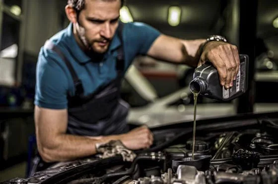Tipos de óleo de motor: entenda os impactos no seu veículo