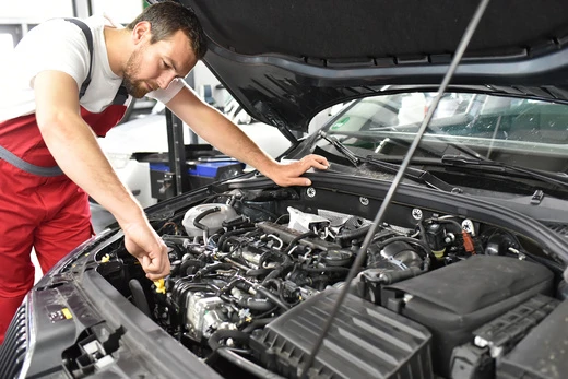 Revisão atrasada do carro: quanto custa e riscos reais