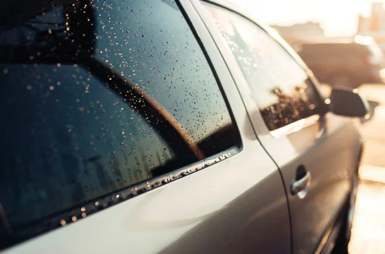 Vidros embaçados no carro: como evitar com segurança